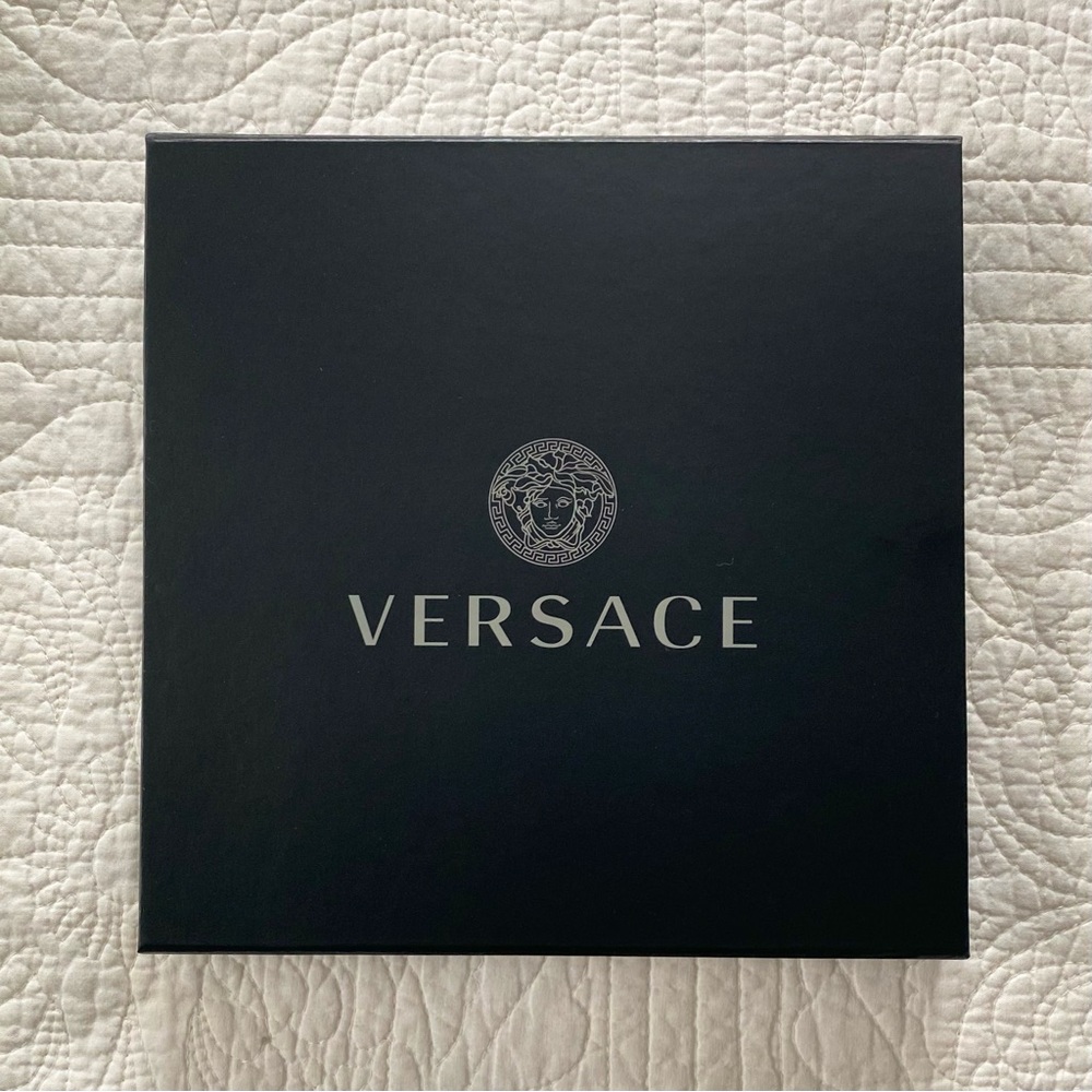 VERSACE 9x9x1 Gift Box - Picture 2 of 6